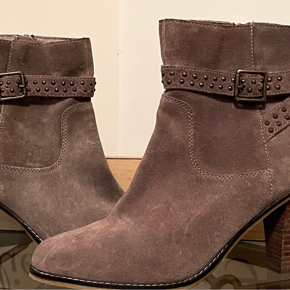 Tan leather booties - Picture 3 of 10